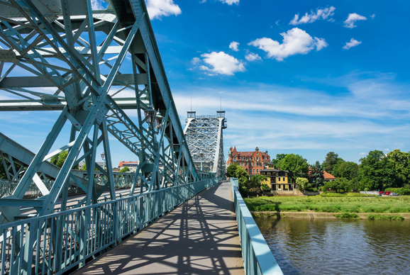 Hier finden Sie Informationen über Stadtführungen, welche Sie jetzt direkt bei Ihrem Dresden Tourismus - Fremdenverkehrsbüro buchen können